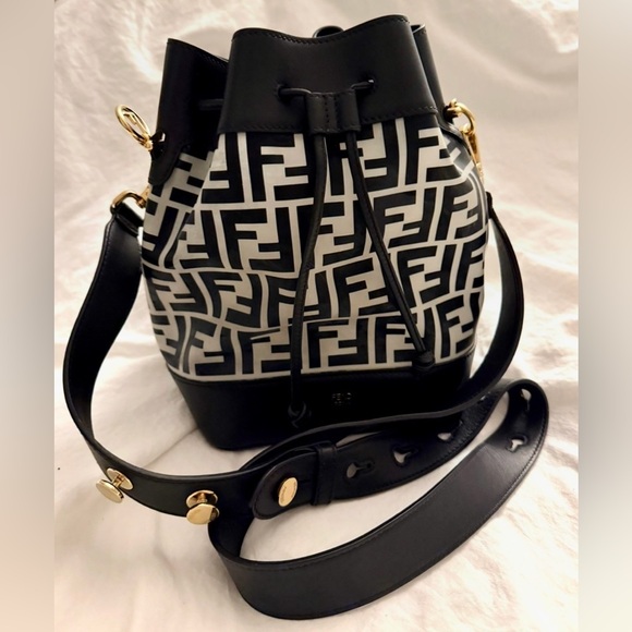 👑✅PRICE FIRM✅ AUTHENTIC FENDI  PVC Mon Tresor Small Bucket Bag - Picture 15 of 16